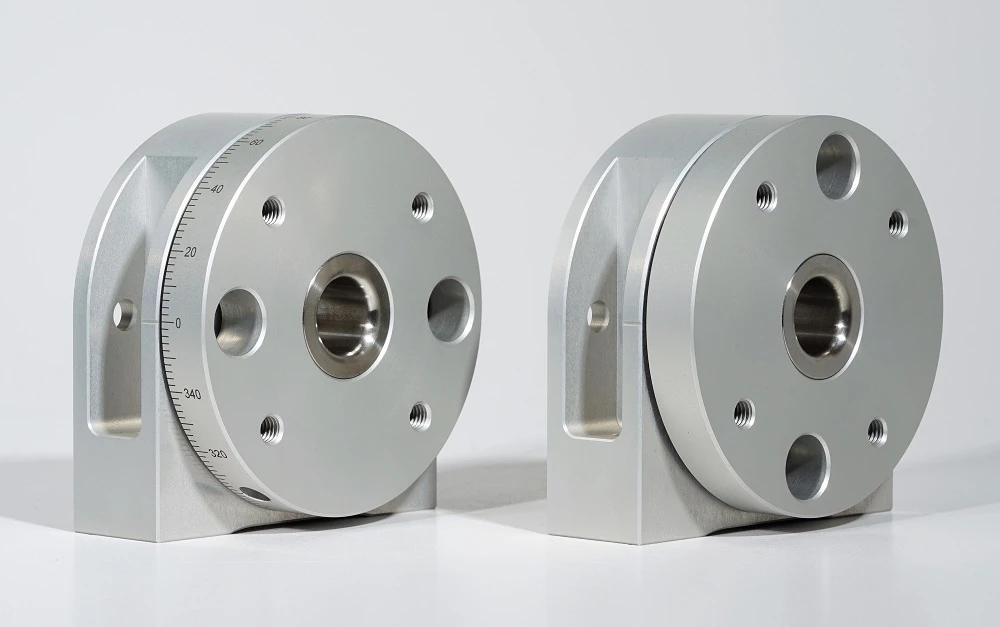 Counter bearing with angle scale