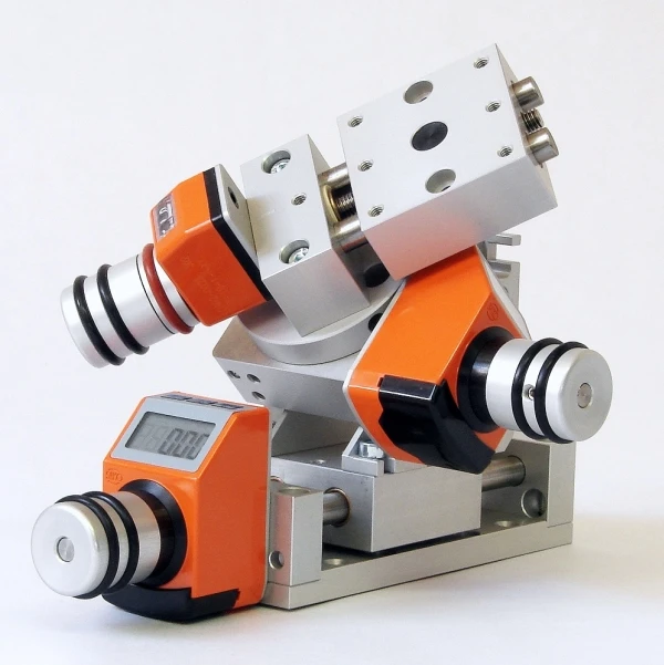 Mehrachsiges Verstellsystem mit Positionsanzeigern